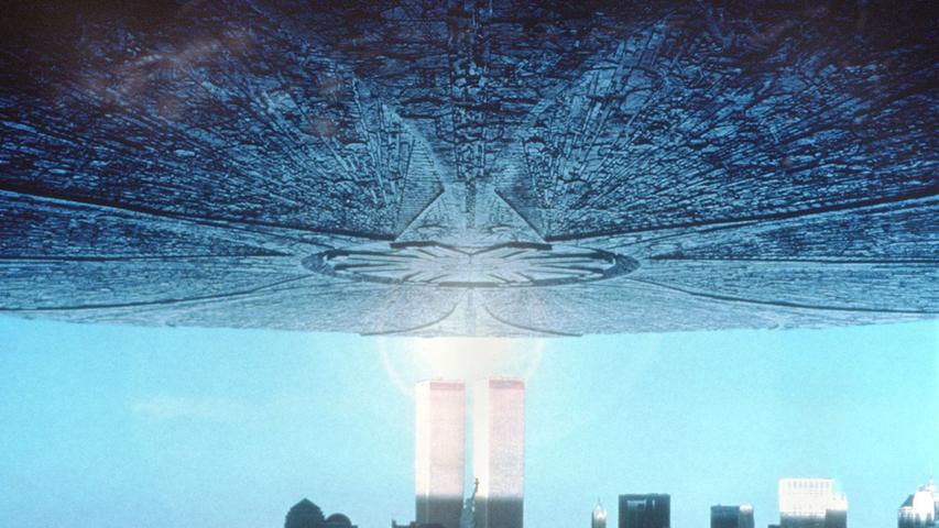 Ganze 138 Minuten konnten die Kino-Zuschauer die Alien-Jagd von Will Smith und Jeff Goldblum auf der Leinwand verfolgen. Der Science-Fiction-Streifen von Roland Emmerich, der am 19. September in Deutschland anlief, wurde, wie könnte es auch anders sein, mit einem Oscar in der Kategorie "Best Visual Effects" ausgezeichnet.