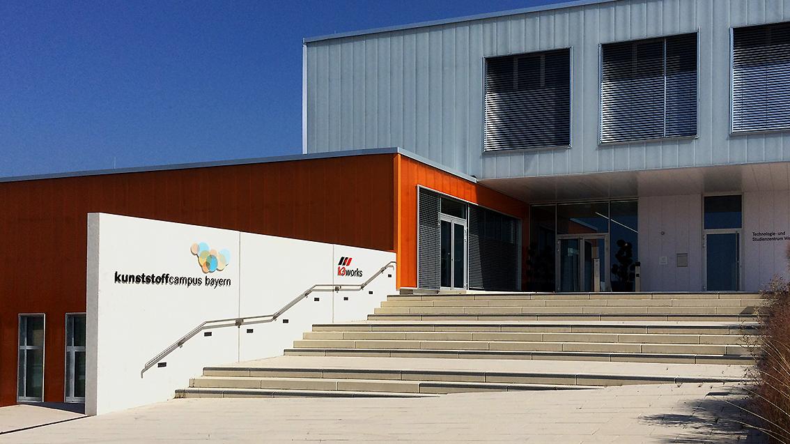 k3works zieht jetzt mit in das Technologie- und Studienzentrum des kunststoffcampus bayern in Weißenburg ein. k3works zieht jetzt mit in das Technologie- und Studienzentrum des kunststoffcampus bayern in Weißenburg ein.