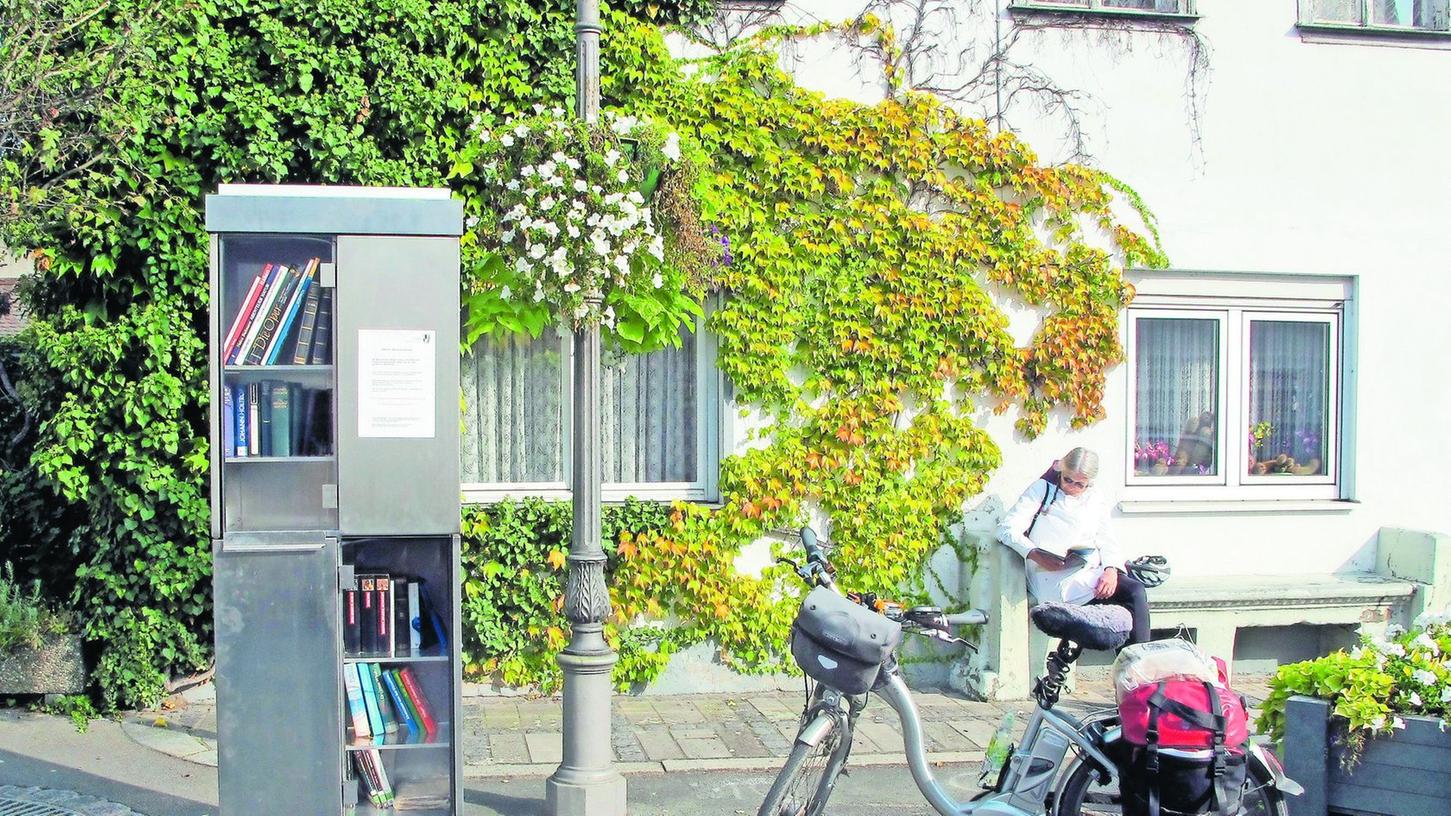 Offener Bücherschrank belebt Baiersdorfer Innenstadt