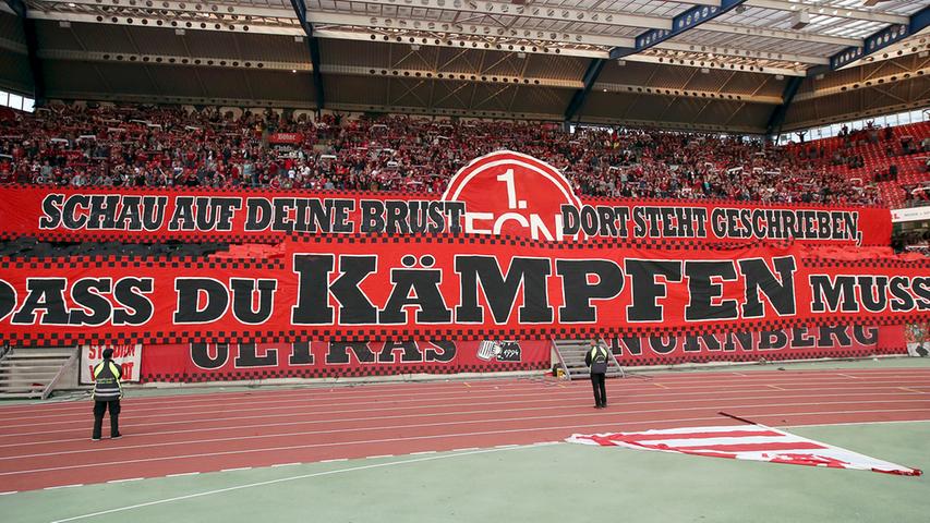 Auch im Heimspiel gegen Union Berlin zeigten die Fans in der Nordkurve eine tolle Choreografie. "Schau auf deine Brust - Dort steht geschrieben, dass du kämpfen musst!" lautet die Botschaft an die Spieler.