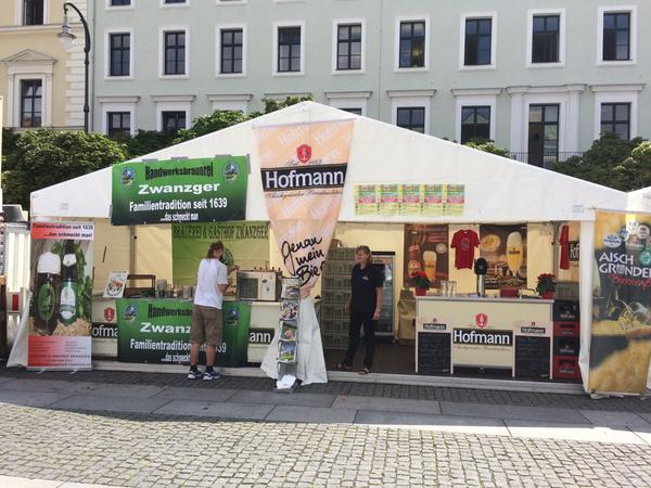 Beim Bierfestival in München präsentierten sich die Familienbrauereien aus dem Aischtal. Auch wenn es nach einem Amoklauf abgebrochen worden war, wirkte sich sein Werbeeffekt spürbar aus. Beim Bierfestival in München präsentierten sich die Familienbrauereien aus dem Aischtal. Auch wenn es nach einem Amoklauf abgebrochen worden war, wirkte sich sein Werbeeffekt spürbar aus.