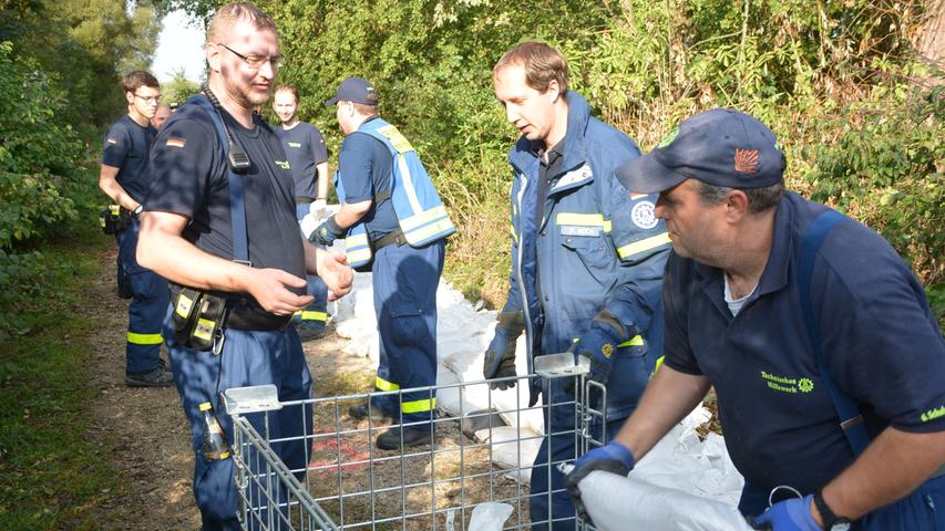 Rettungsdecke und Blaulicht: 24-Stunden-Übung des THW Forchheim