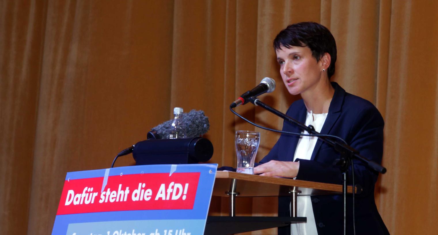 Wenig überraschendes: In Nürnberg hatte AfD-Chefin Frauke Petry auf Kanzlerin Merkel, die Vollverschleierung und Kinderehen im Visier.