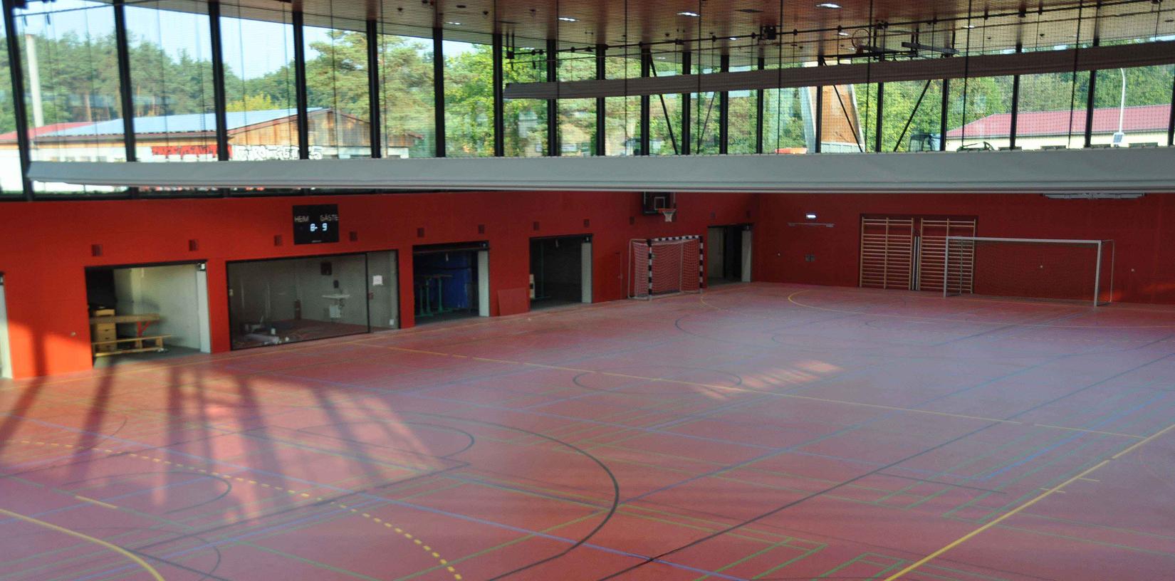 Am Wochenende musste in Postbauer-Heng ein Handballspiel abgesagt werden, weil eine Wand in der neuen Sporthalle streikte.