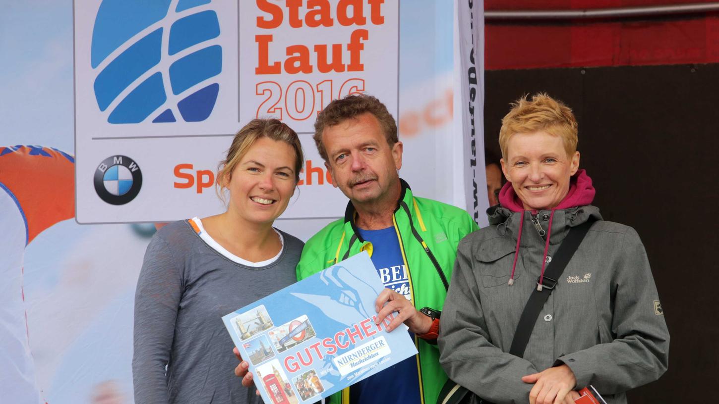 Läuferin Anja Ertl gewinnt den Preis der NN beim Stadtlauf