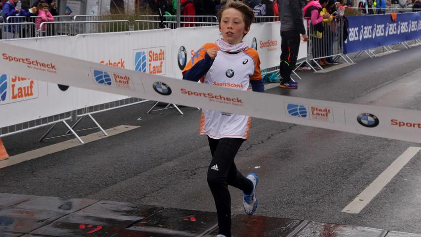Schnelle Bambini: Kids beweisen Lauftalent beim Stadtlauf