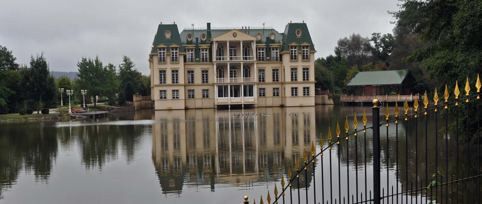 Das Kago-Schloss in Postbauer-Heng: Der Käufer hat den Preis bisher nicht überwiesen.