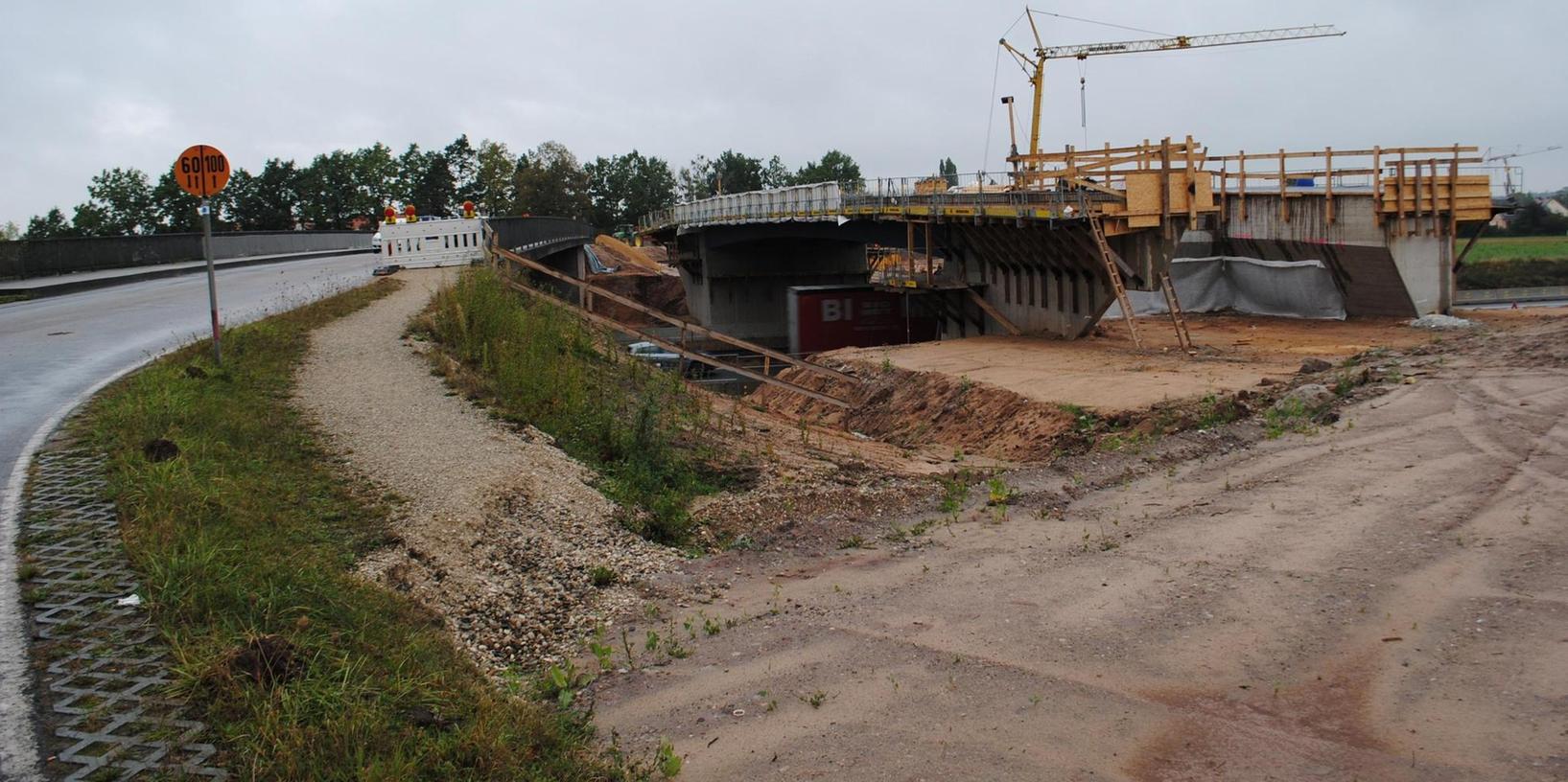 Schwabach: Neue Brücke steht, aber Fahrbahn fehlt