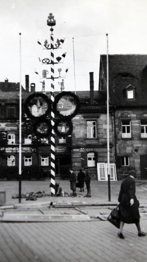 Der Fürther Kirchweihbaum 1935...