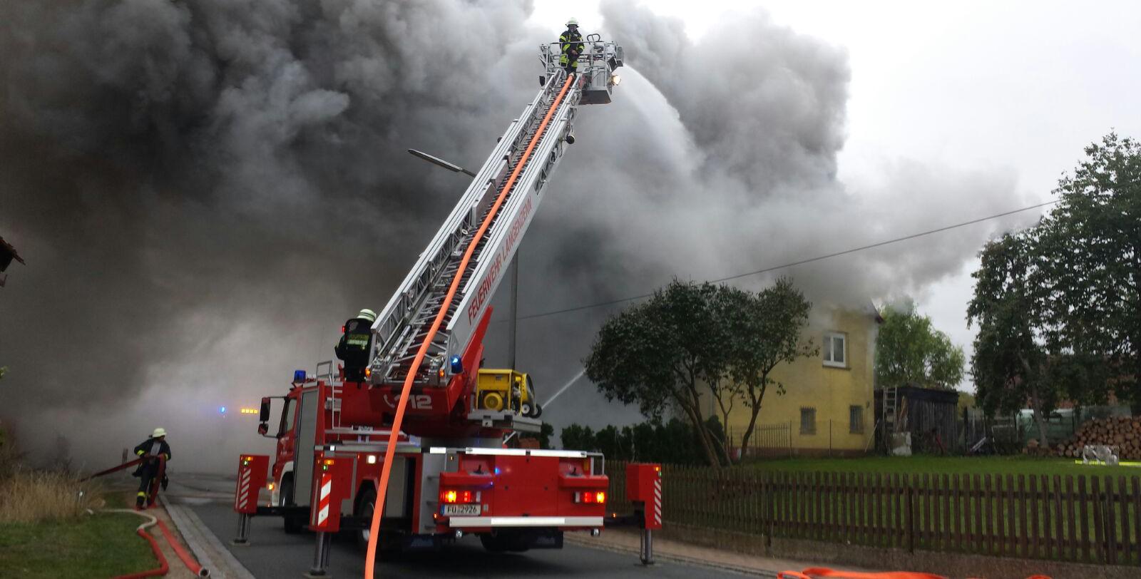 Dichter Rauch: Einfamilienhaus bei Langenzenn brannte
