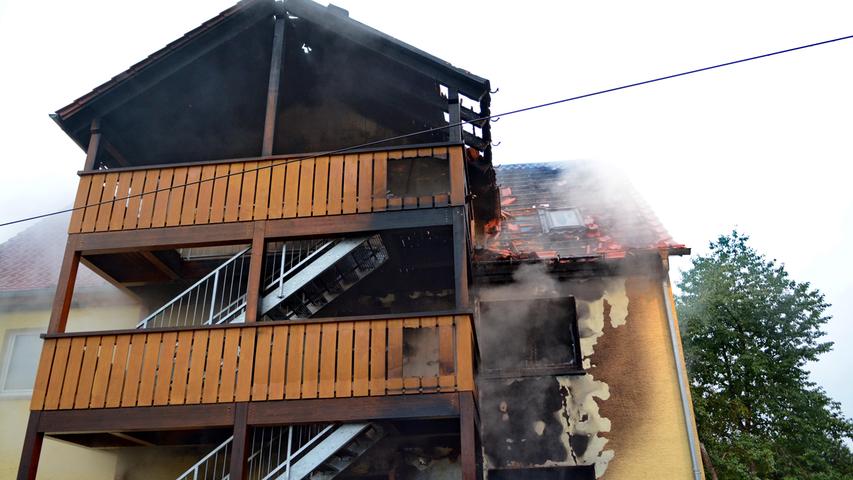 Rauchsäule über Langenzenn: Einfamilienhaus in Flammen