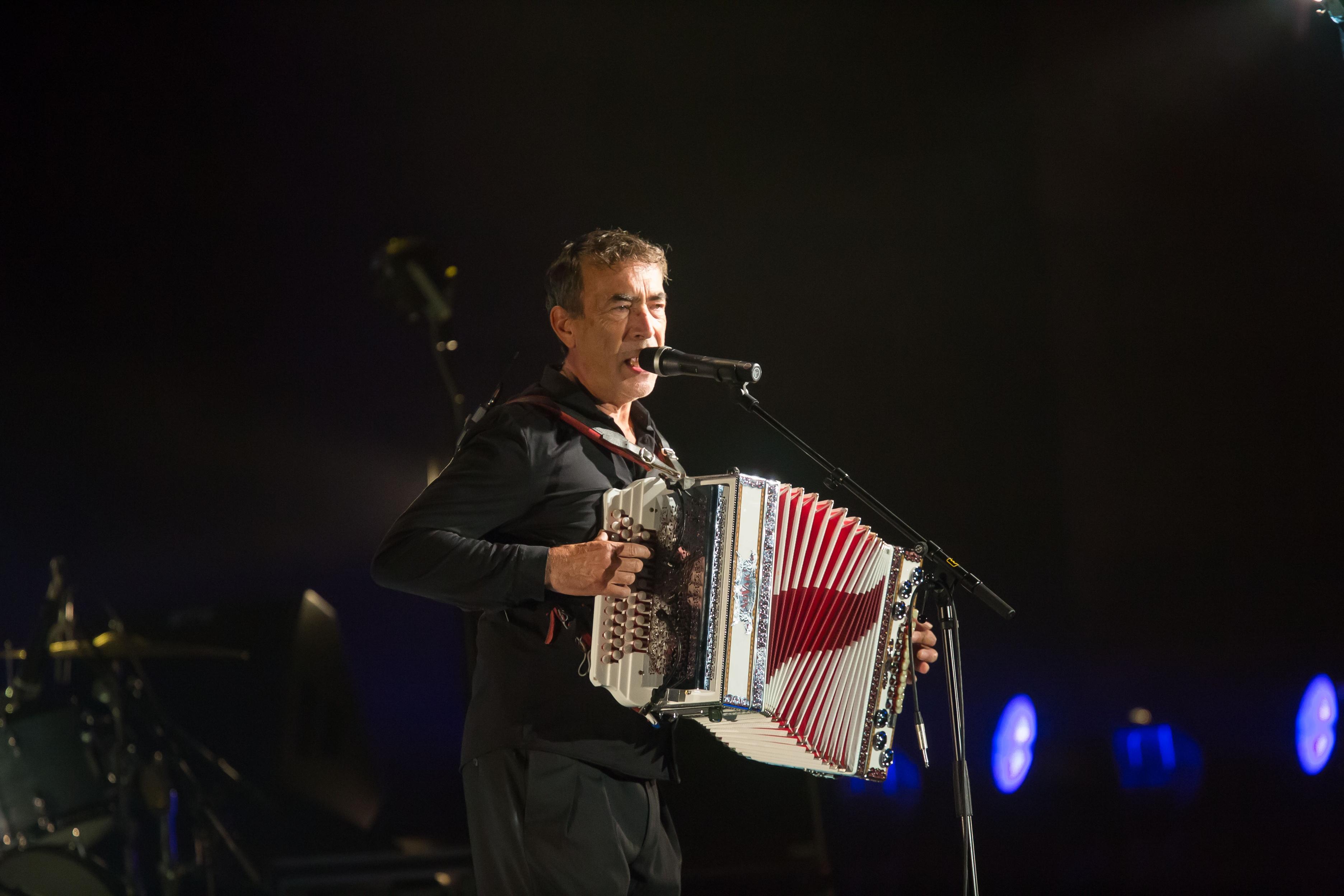 Bunte SongMischung Hubert von Goisern in Nürnberg