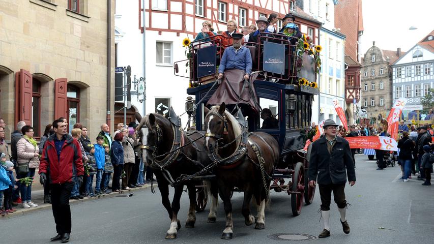 Mit einer beeindruckenden Kutsche waren die Pferdefreunde aus Markt Erlbach unterwegs.