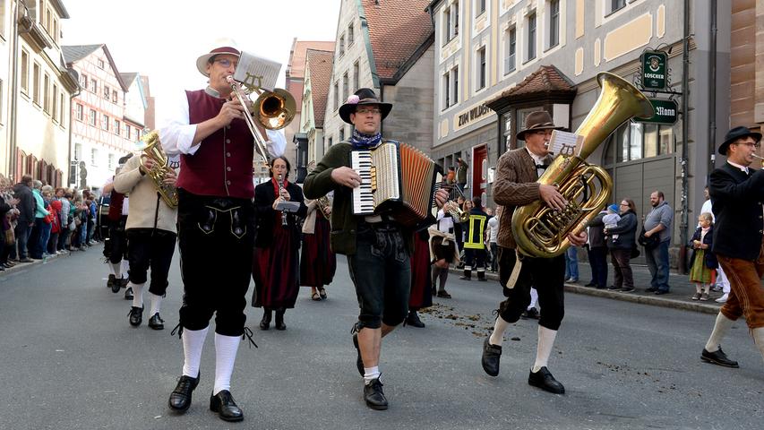 Gäste aus dem Landkreis: die Veitsbronner Musikanten.