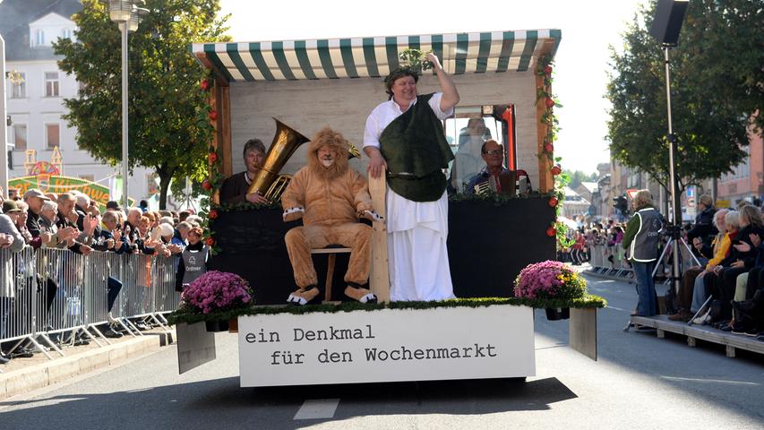 "Ein Denkmal für den Wochenmarkt" setzte der Liederhort Ronhof.