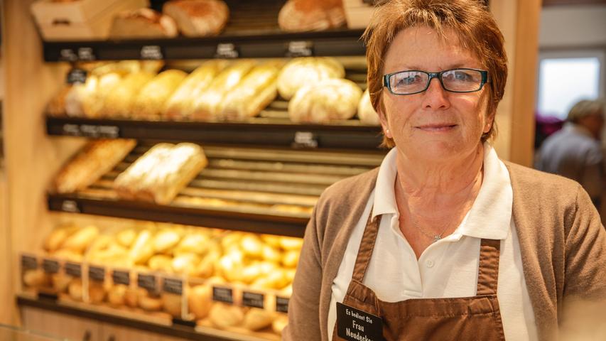 Berta Neudecker freut sich, wieder in der Hauptstraße arbeiten zu können. Gleich nebenan bediente sie jahrelang die Kunden der ehemaligen Bäckerei Lang.