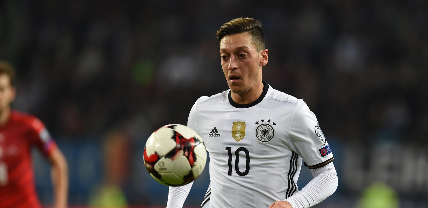 Mesut Özil ist nur ein Fußball-Star, dessen Geldgeschäfte der Spiegel unter die Lupe genommen hat.