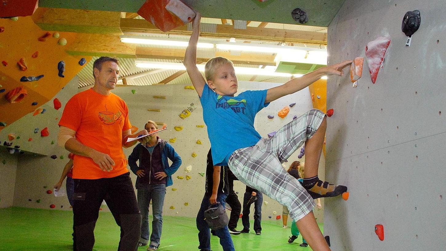 Junge Kletterer zeigen in Neunkirchen ihr Können