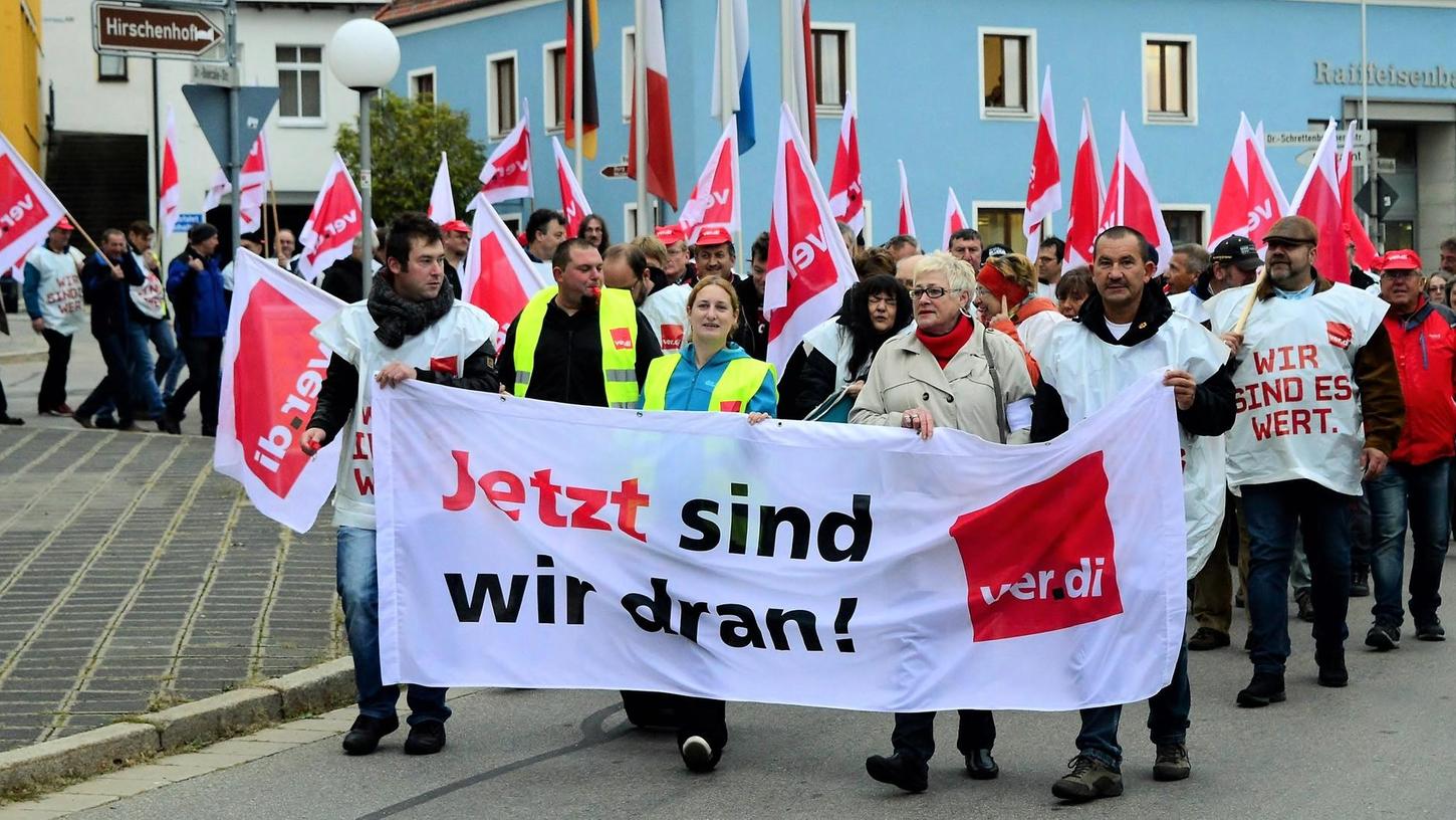 Demo in Parsberg: US-Angestellte fordern mehr Lohn