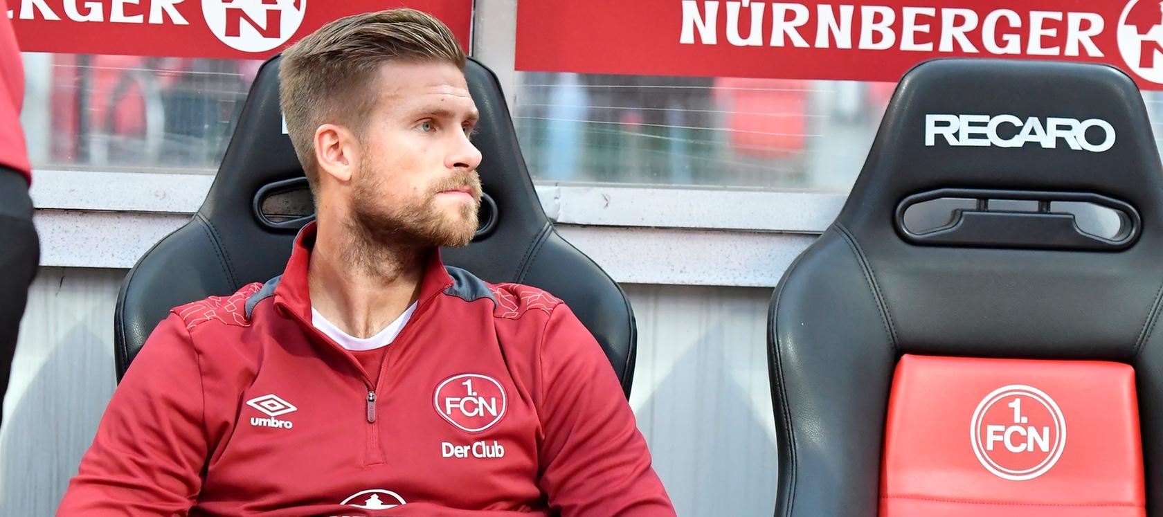 Tobias Kempe saß fast immer zu Spielbeginn auf der Bank des FCN - darf er in Karlsruhe mal wieder von Anfang an ran?