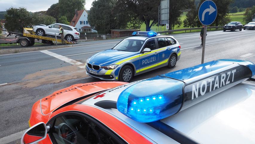 Geländewagen schiebt in Weißenburg drei Autos ineinander