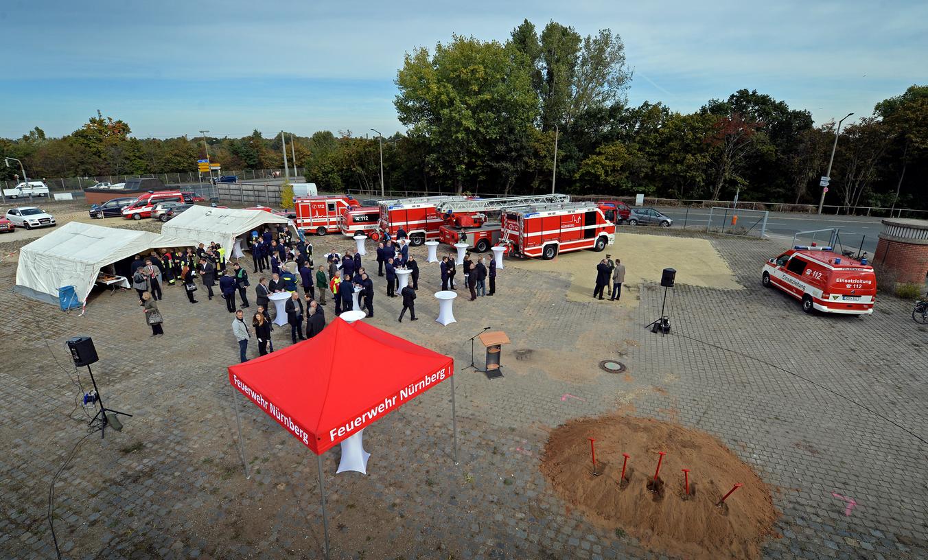 Am Freitag erfolgte der Spatenstich für den Neubau der Feuerwache 1 in Gostenhof.
