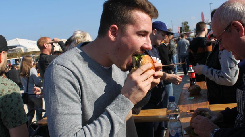 Für einen typisch amerikanischen Burger hatte sich Christian Habereder entschieden. Zum Food-Truck-Festival kam er mit seiner Familie extra aus Herzogenaurach nach Forchheim.
