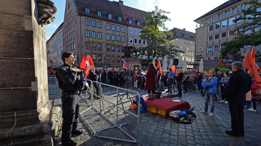 DATUM: 16.10.2016..RESSORT: Lokales Anzeiger..FOTO: Horst Linke ..MOTIV: Demo Rechtsextremer - Gegendemo Nazi-Stopp vor der Lorenzkirche