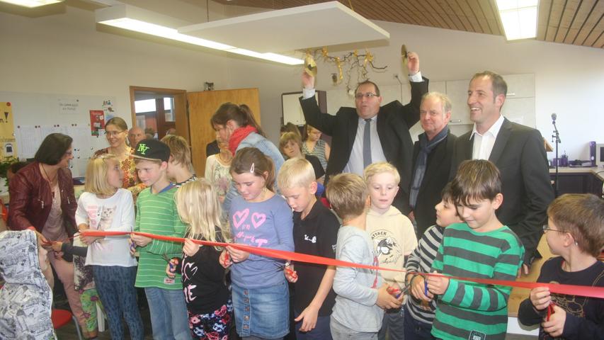Die Biberbande aus dem Thalmässinger Hort hat ihre neue Burg in der Schule eingeweiht.