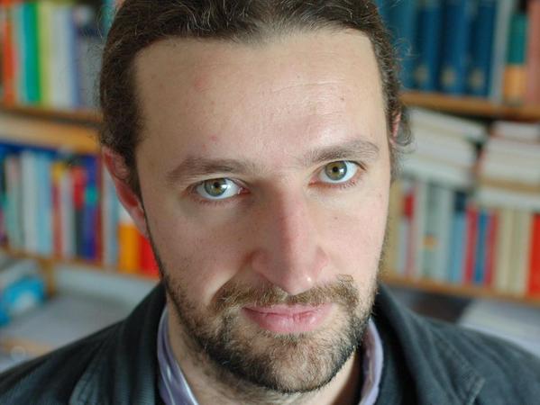 Arian Schiffer-Nasserie ist Professor an der Evangelischen Hochschule Bochum und kritisiert die Flüchtlingspolitik der EU.