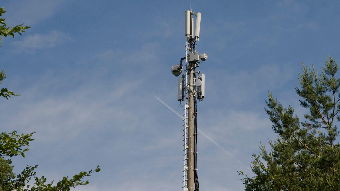 Gegner des geplanten Standorts für einen neuen Mobilfunkmast in Gößweinstein pochen auf Alternativen. (Symbolbild)
Gegner des geplanten Standorts für einen neuen Mobilfunkmast in Gößweinstein pochen auf Alternativen. (Symbolbild)