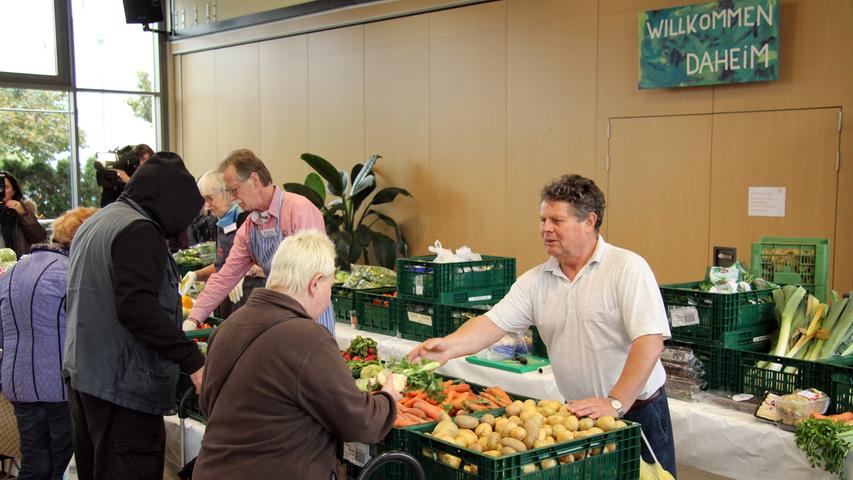 Gemüse, Obst und Backwaren: Nürnberger Tafel hat wieder geöffnet