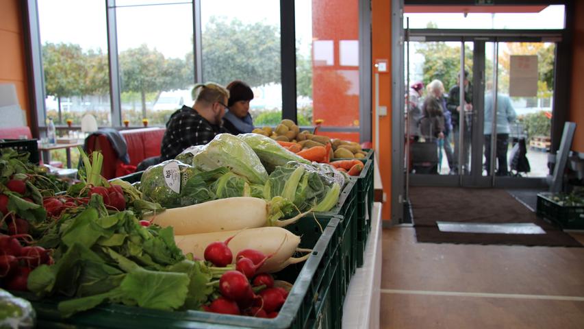 Gemüse, Obst und Backwaren: Nürnberger Tafel hat wieder geöffnet