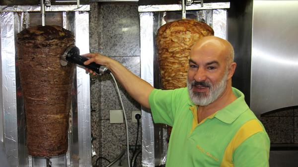 Wir sind heimatverbunden und weltoffen. Bei uns gibt's auch Döner (Bild), Sushi, Gyros und was die internationale Küche sonst an vielfältigen Gaumenfreuden bereit hält.