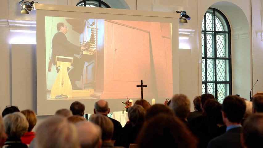Kreuz + Quer - Haus der Kirche in Erlangen eröffnet