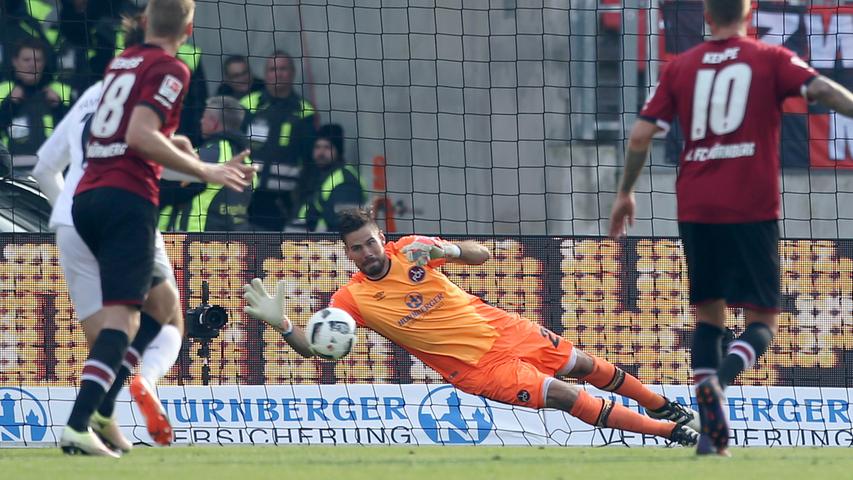 Der FCN hat gegen Hannover 96 den vierten Sieg in Folge feiern können. Wieder im Blickpunkt war Torwart Kirschbaum, der erneut zu einem wichtigen Zeitpunkt einen Strafstoß hielt, diesmal parierte er den Elfmeter von Albornoz in der 73. Minute. Am Ende stand ein 2:0-Erfolg zu Buche.