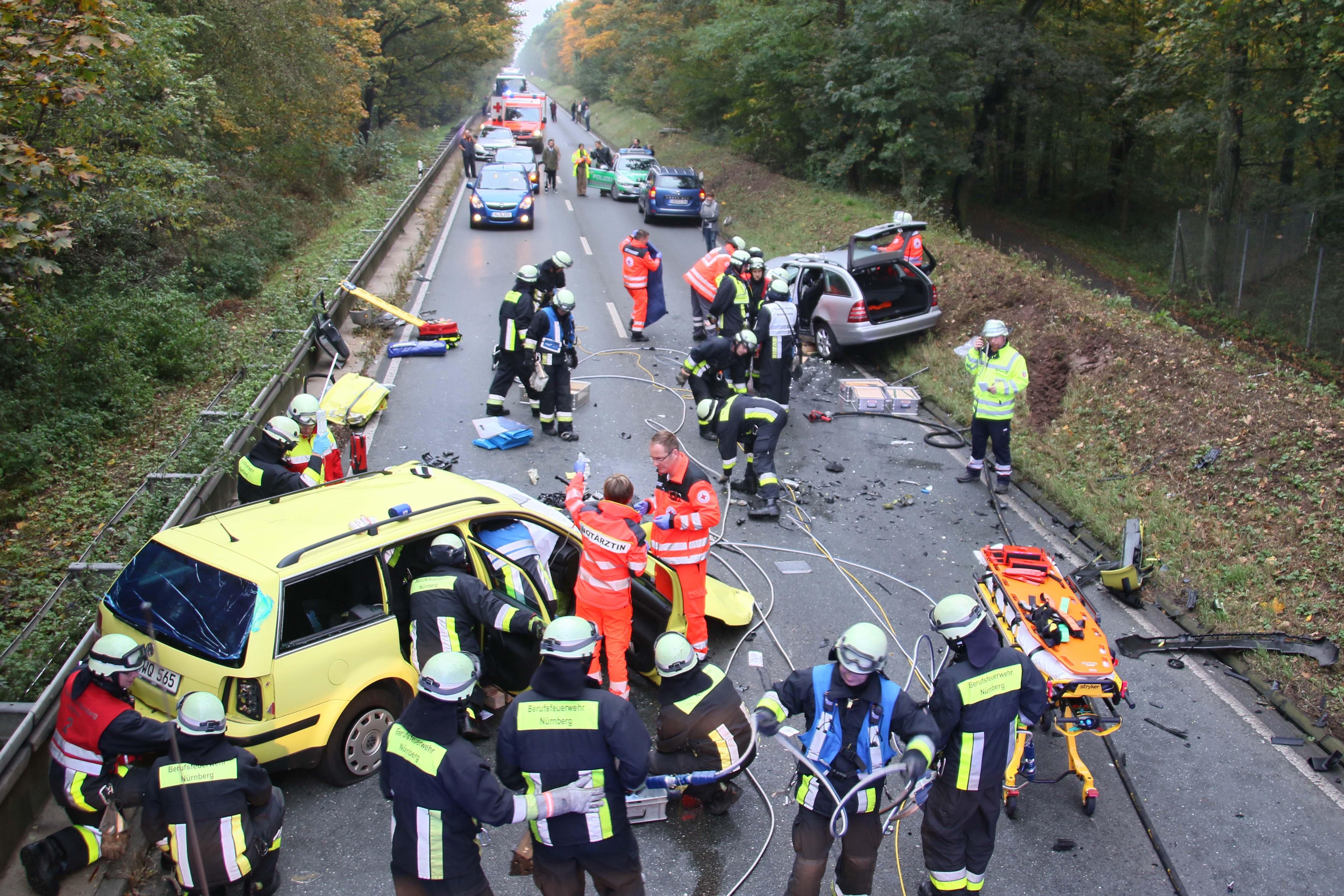 Schwerer Unfall Auf Der B14: Frau Lebensgefährlich Verletzt | Nordbayern