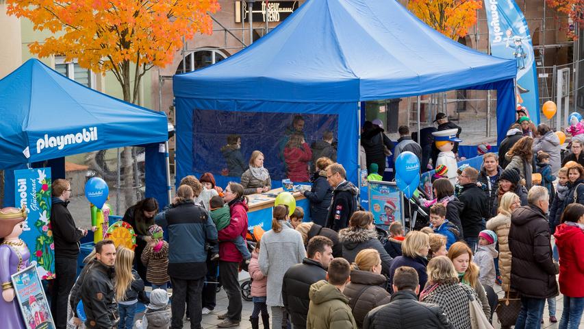 Zumba in Zirndorf: Der Herbst- und Spielzeugmarkt in der Altstadt