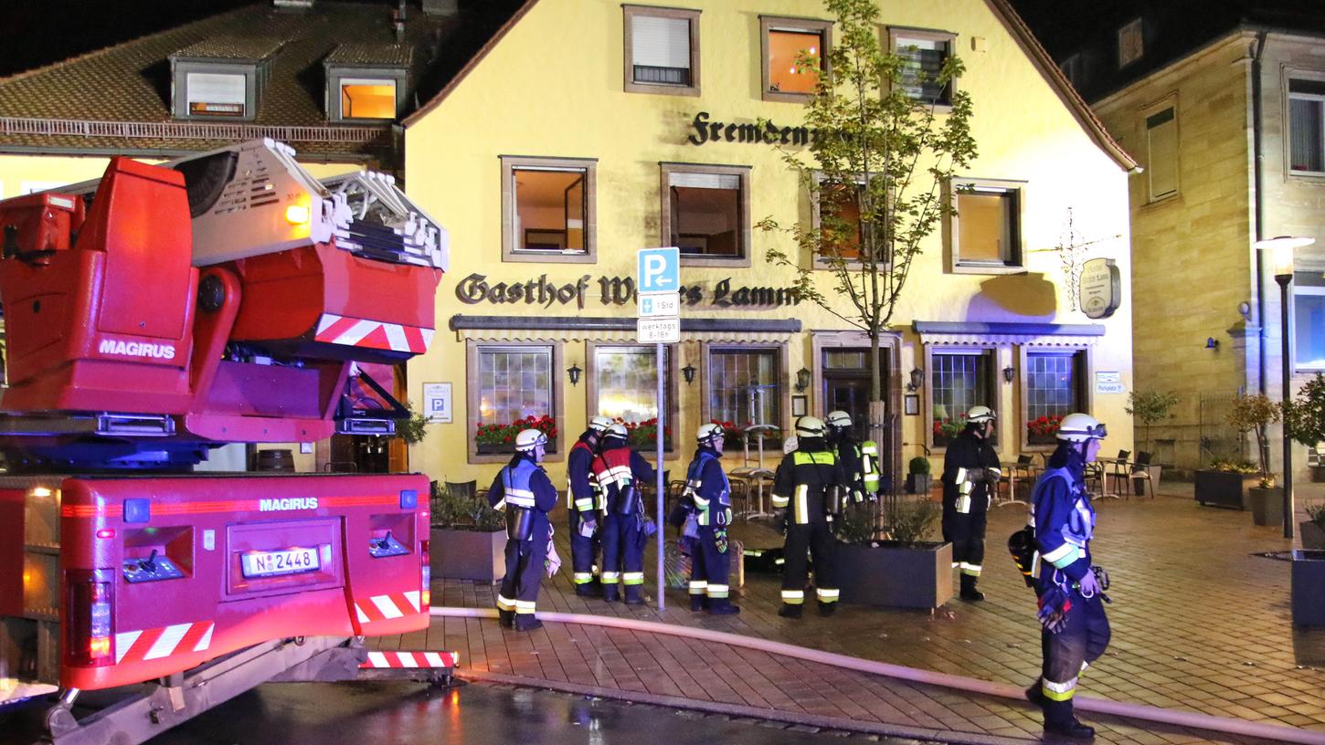 Im ersten Obergeschoss brach das Feuer in einer Toilette aus.