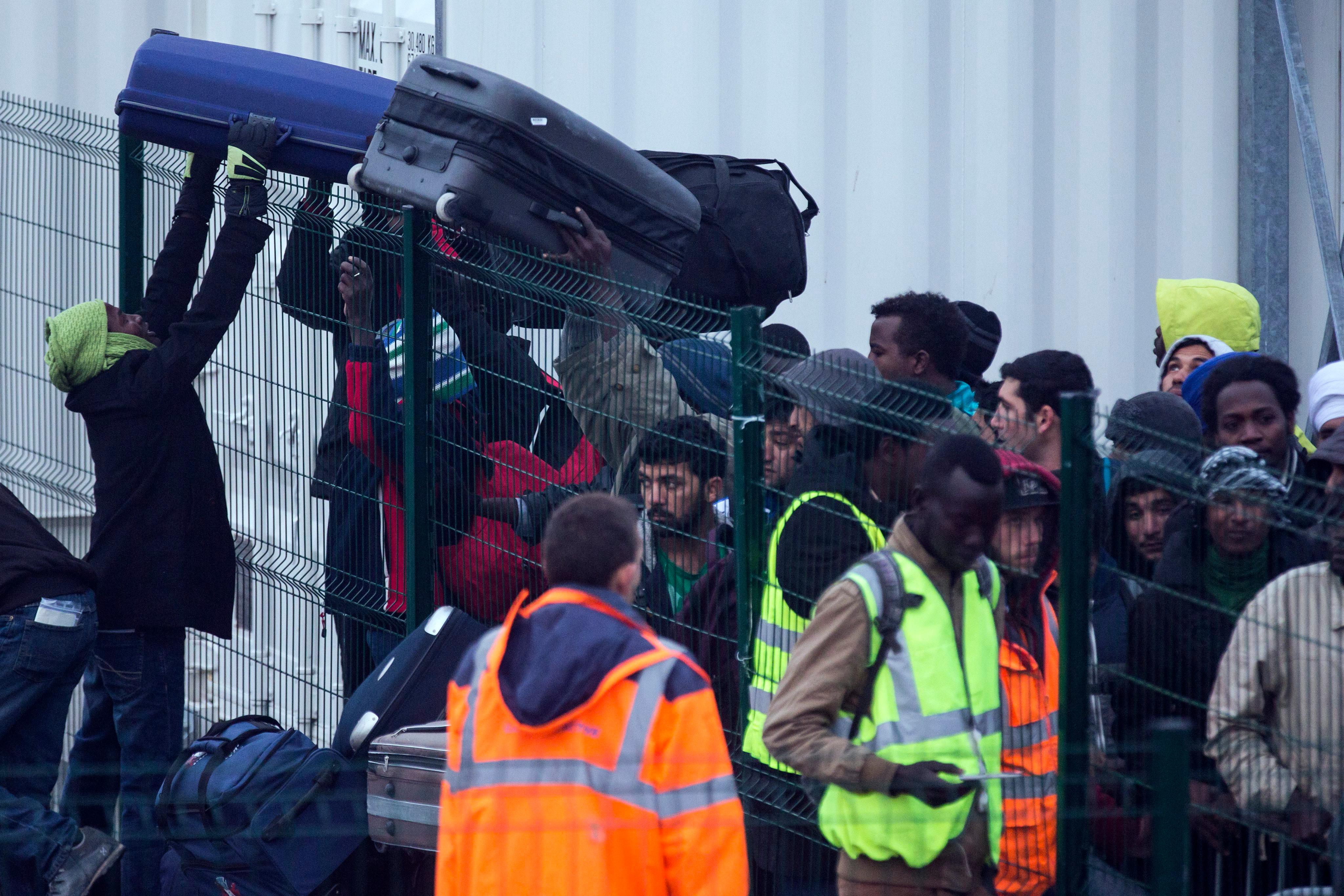 Räumung Des "Dschungel Von Calais" Verläuft Ruhig | Nordbayern