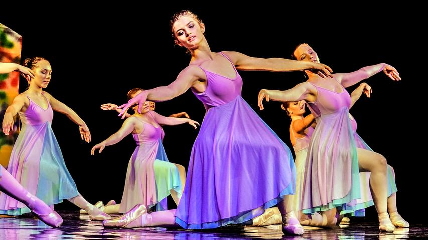 Die große Ballettgala des Herzogenauracher Ballettstudios Kreiner in der Fürther Stadthalle: Eine Leistungsschau, die gute Laune machte.;
