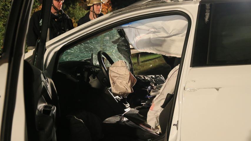 Schwere Kollision auf A70: Frau steigt aus Autowrack
