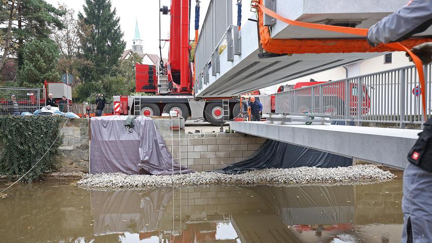 Brückenschlag: Neuer Kuwe-Steg wird aufgebaut 