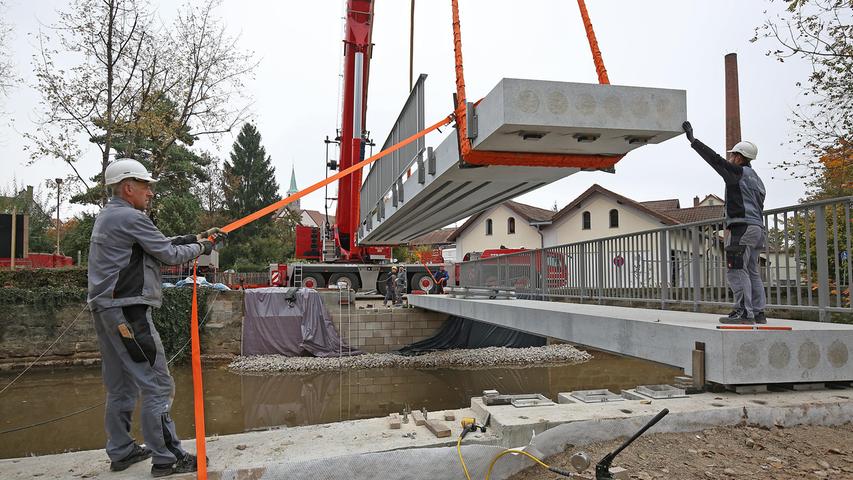 Brückenschlag: Neuer Kuwe-Steg wird aufgebaut 