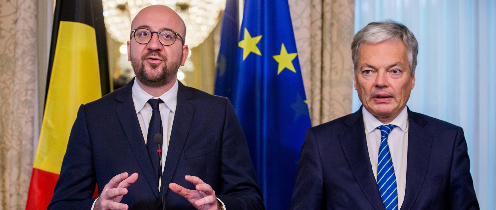 Belgiens Premierminister Charles Michel verkündet gemeinsam mit Didier Reynders die frohe Botschaft: Nach Verhandlungen kann Belgien "Ceta" zustimmen.