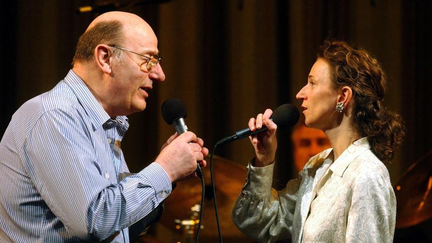 Auch das war Manfred Krug: Der Schauspieler brillierte auch als Jazzsänger, hier bei einem Auftritt mit seiner Tochter Fanny im Jahr 2003.