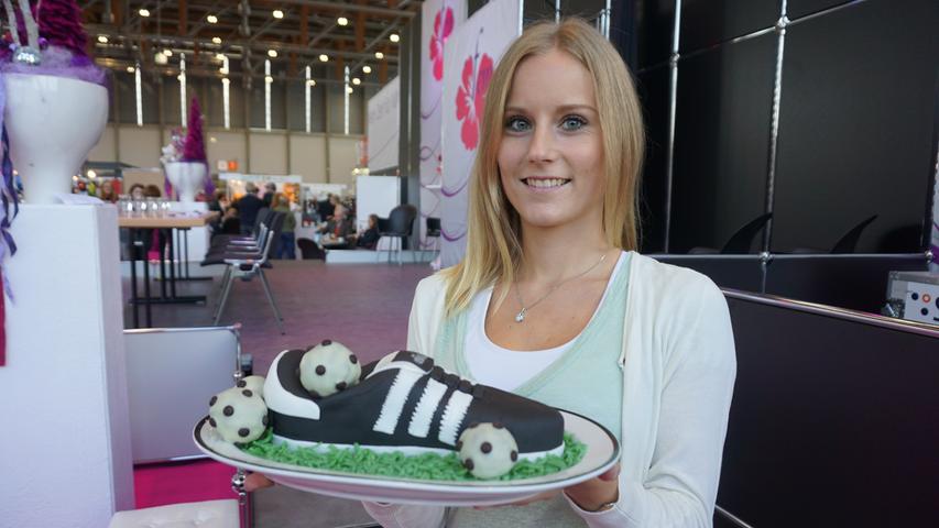 Die Idee zu ihrem köstlichen Fußballschuh hatte Marlene Öhring, als sie den Kuchen zum ersten Mal für eine Mannschaftskollegin backte.  Hier geht es zum Rezept.