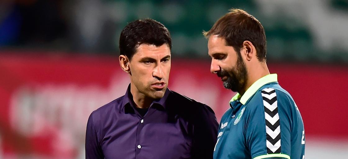 Fürths Direktor Profifußball Ramazan Yildirim (links) stärkt Trainer Stefan Ruthenbeck den Rücken.