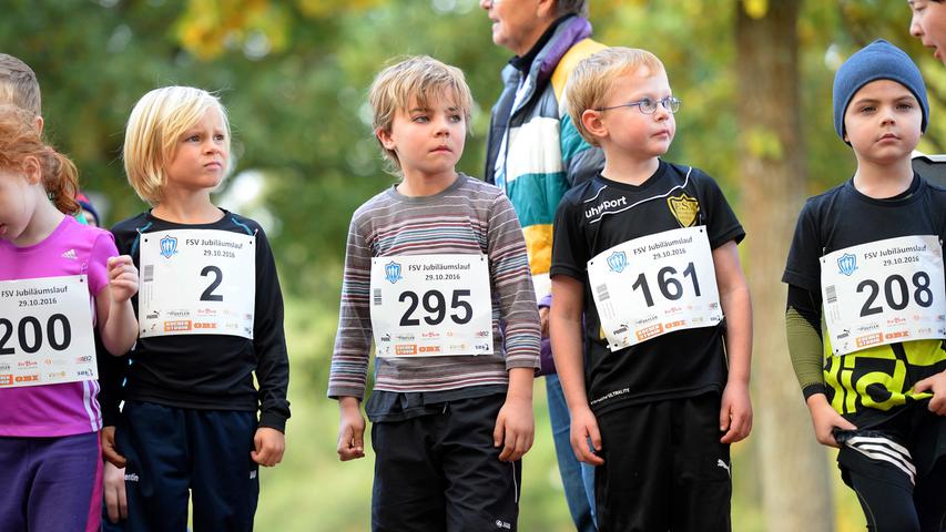 Auf den Waldwegen in der Brucker Lache lud der FSV Bruck am Samstag zum Jubiläumslauf. Vor dem Fünf-Kilometer-Lauf für Jugendliche und Erwachsene liefen die Bambinis eine Strecke von 400 Meter. Für Sieben- bis 13-Jährige gab es einen 1,7 Kilometer-Kinder-Lauf.