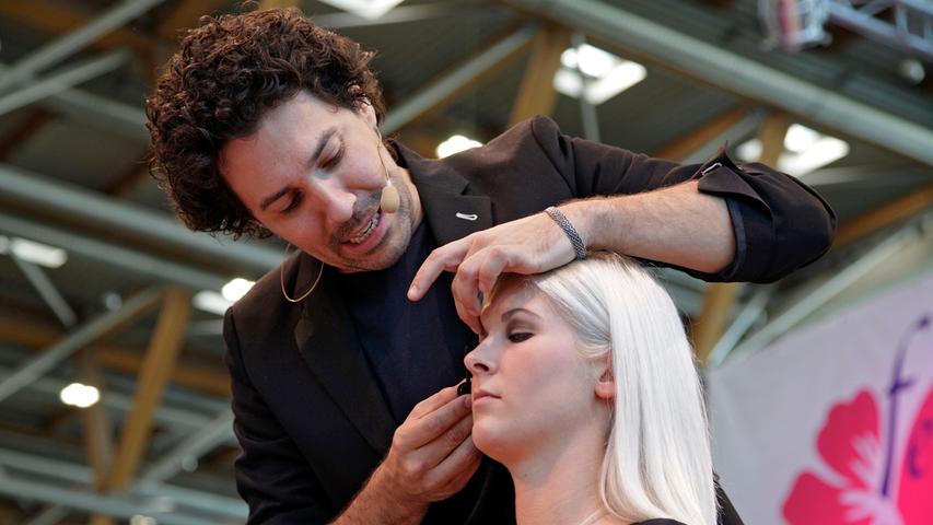 Beauty-Experte Boris Entrup beim Make-up-Day auf der Fem